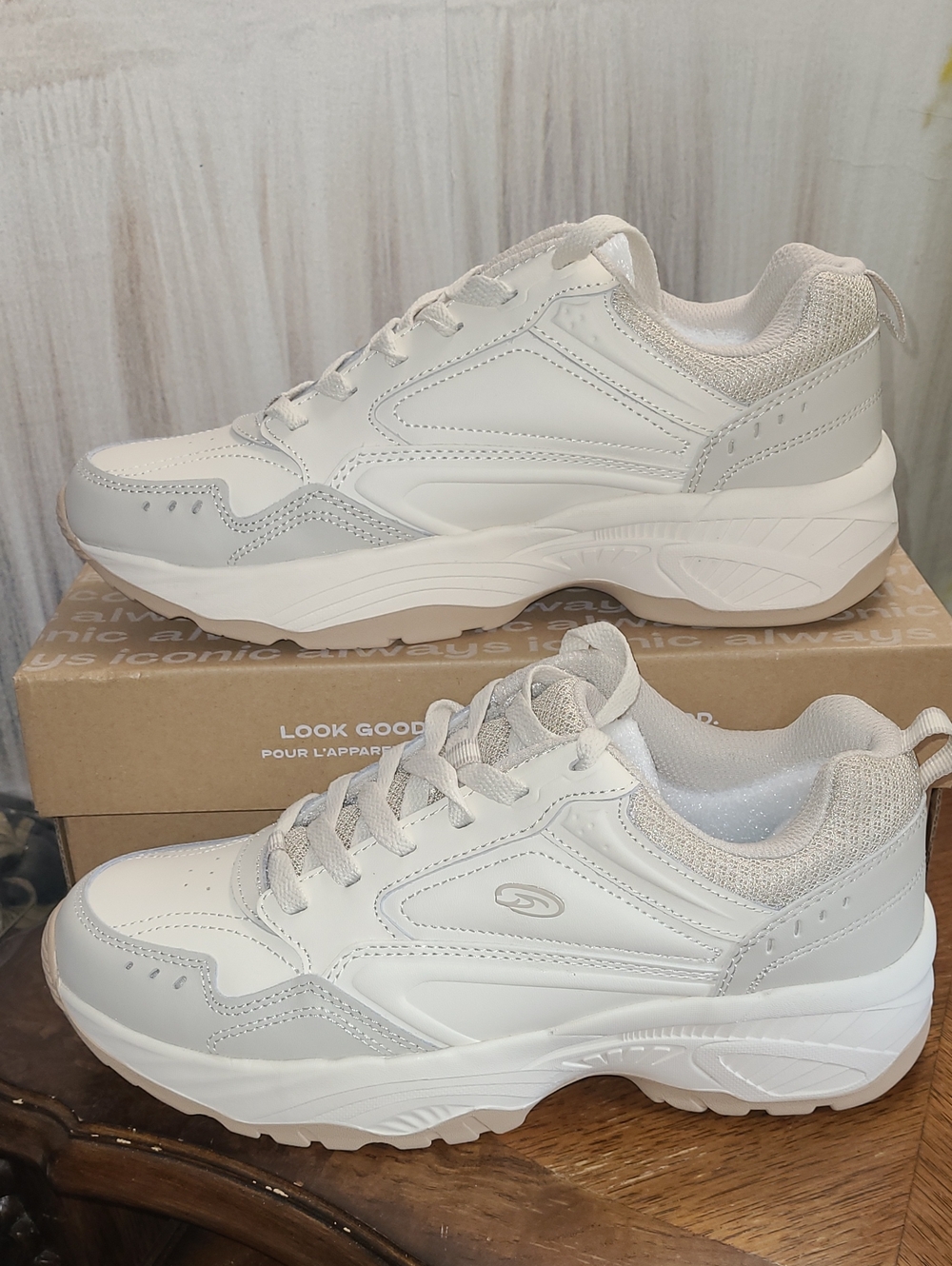 New in box! Dr Scholls Selena Womens 9.5 Whitecap Beige Lightweight sneakers